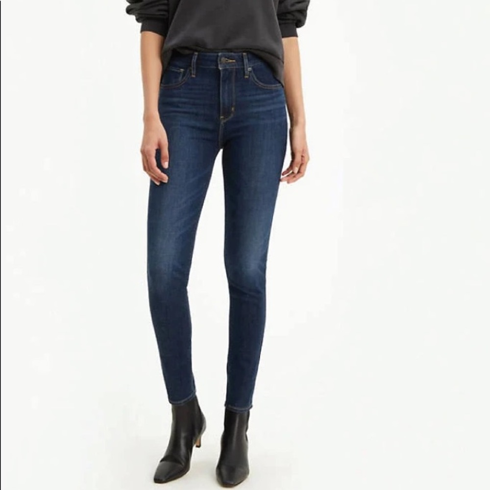 LEVI’S 721 HIGH RISE SKINNY JEANS w/ Sculpt